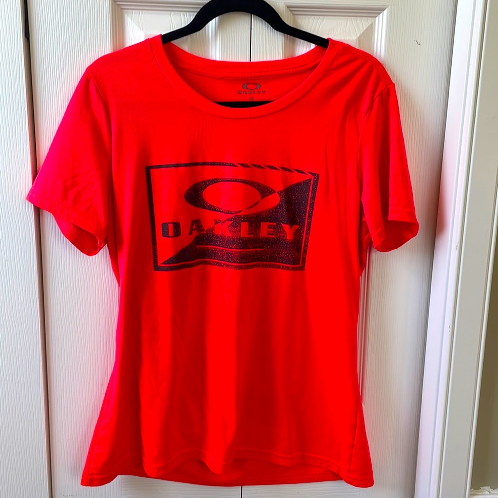 Oakley t-shirt